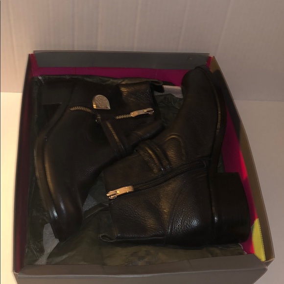 NWT Vince Camuto Warby Black Boots, Size 8 - Picture 3 of 9